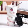 แก้วน้ำเซรามิคพร้อมฝาปิด HOOM DOT รุ่น Strawberry ความจุ 550 มิลลิลิตร